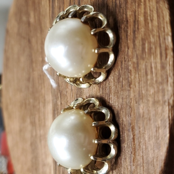 E2112 magic magnetic coro earrings - Picture 2 of 3